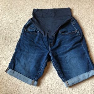 Old Navy Maternity Jean Shorts Size 4